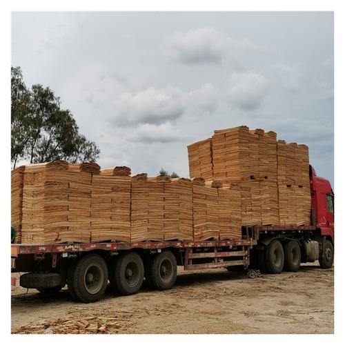 供应山东菏泽17mm优质桉木皮子 桉木单板 木材加工板皮出售产品价格